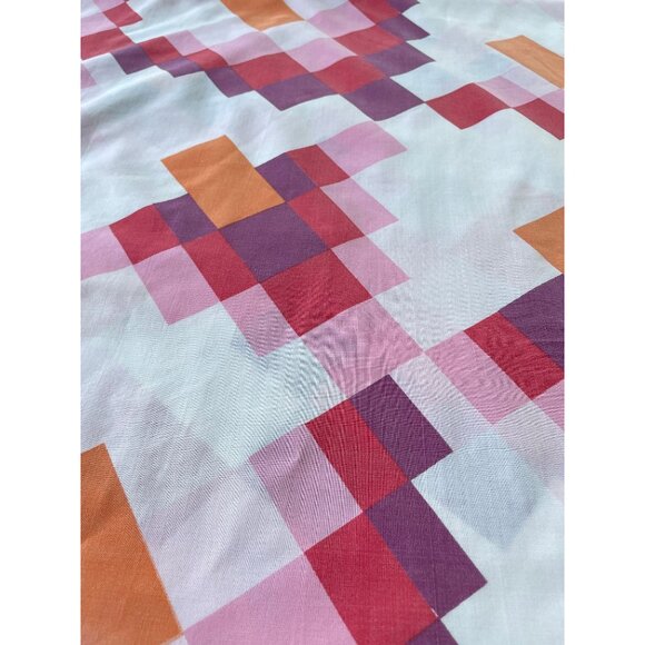 Vintage 70s flat sheet, pink geometric print bed sheet, full size bed - Picture 5 of 8